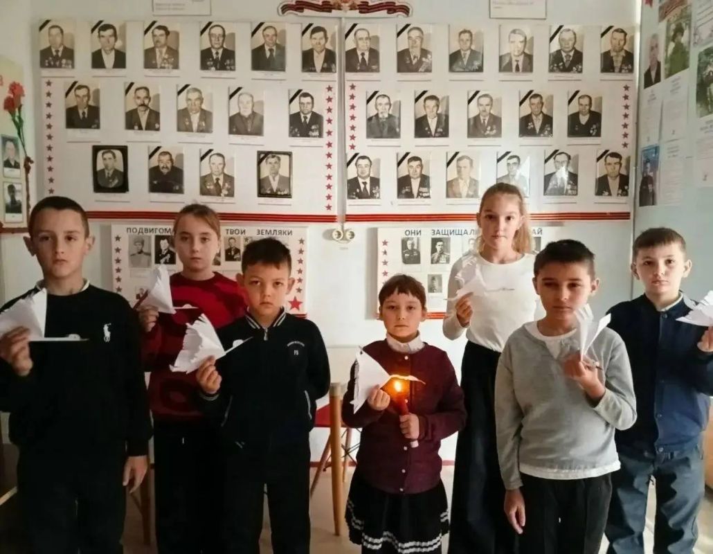 22 октября в России отмечается один из самых трогательных и светлых праздников — День белых журавлей 22 октября в России отмечается один из самых трогательных и светлых праздников — День белых журавлей
