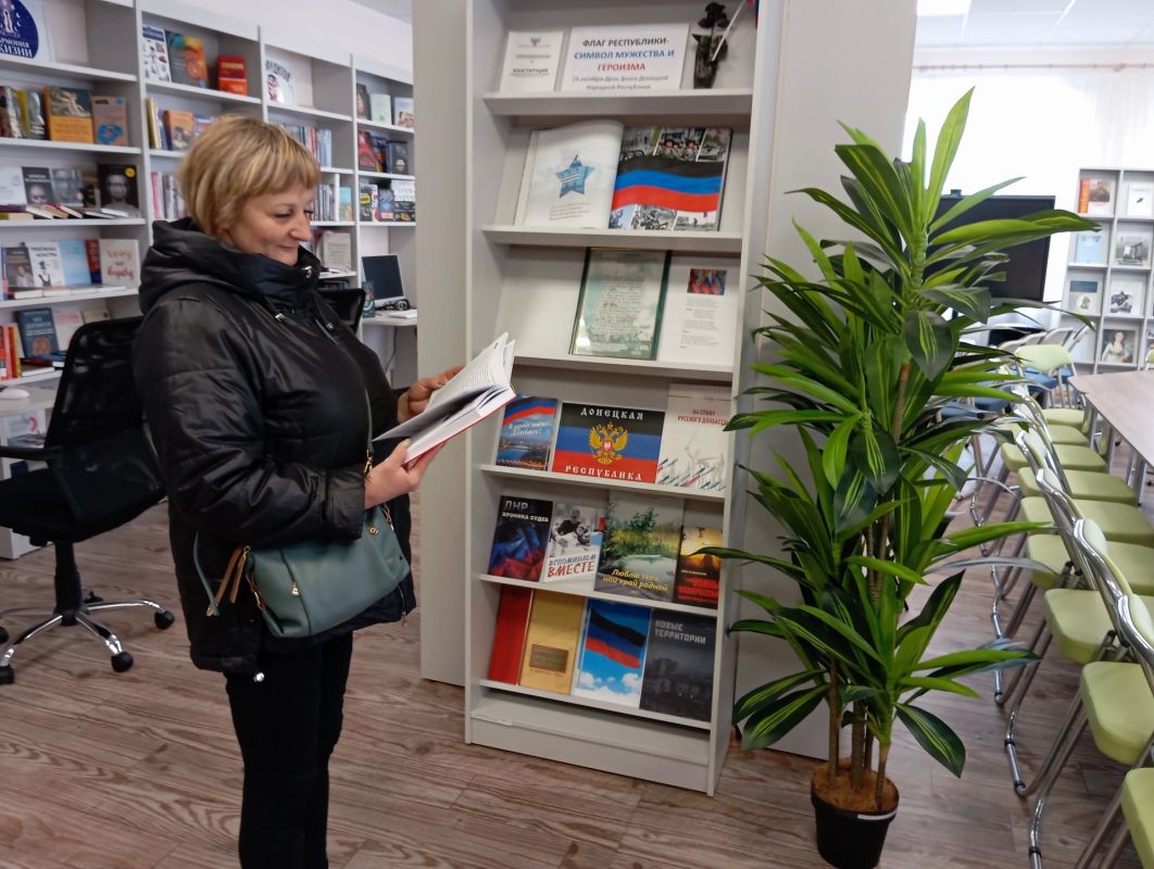 25 октября в Донецкой Народной Республике отмечается День Государственного флага 25 октября в Донецкой Народной Республике отмечается День Государственного флага