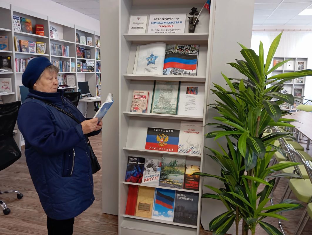 25 октября в Донецкой Народной Республике отмечается День Государственного флага 25 октября в Донецкой Народной Республике отмечается День Государственного флага
