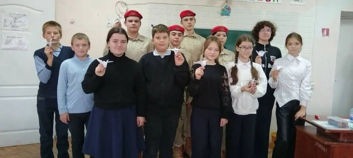 В преддверии Дня белых журавлей на базе Новоазовской школы №2 прошли особые уроки мужества В преддверии Дня белых журавлей на базе Новоазовской школы №2 прошли особые уроки мужества