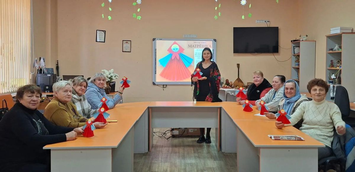В молодёжном отделе МБУ "Мироновский поселковый ДК" прошёл творческий мастер-класс, посвящённый Дню матрёшки! В молодёжном отделе МБУ "Мироновский поселковый ДК" прошёл творческий мастер-класс, посвящённый Дню матрёшки!