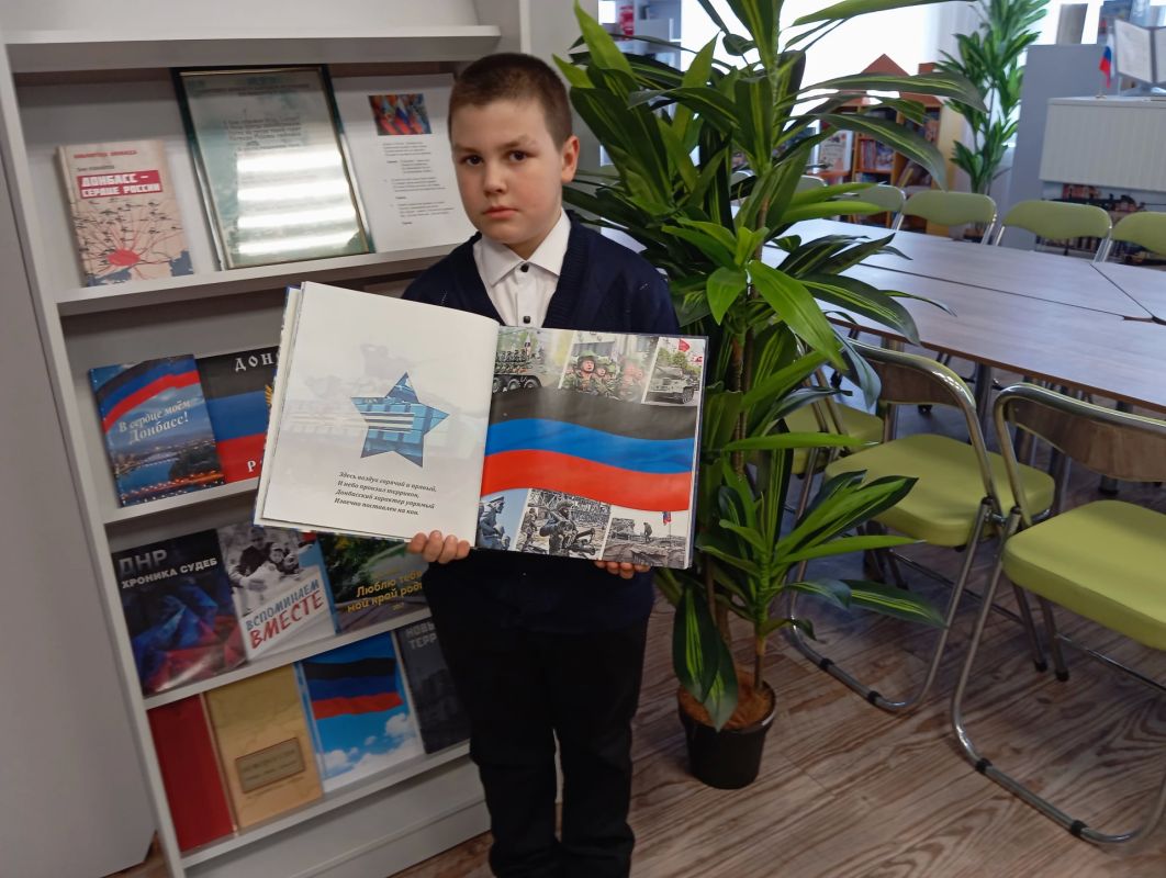 25 октября в Донецкой Народной Республике отмечается День Государственного флага 25 октября в Донецкой Народной Республике отмечается День Государственного флага
