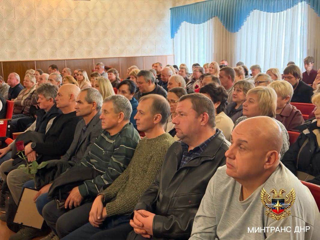 Александр Бондаренко: От первого трамвая до современных маршрутов: в ДЭАТ поздравили и наградили тех, кто обеспечивает движение Донецка Александр Бондаренко: От первого трамвая до современных маршрутов: в ДЭАТ поздравили и наградили тех, кто обеспечивает движение Донецка