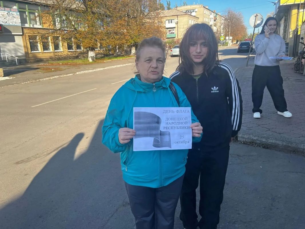 Денис Зубов: Активная молодежь Иловайска поздравила жителей с Днем флага ДНР Денис Зубов: Активная молодежь Иловайска поздравила жителей с Днем флага ДНР