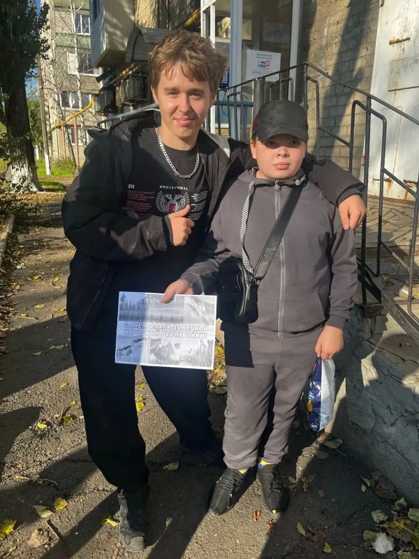 Денис Зубов: Активная молодежь Иловайска поздравила жителей с Днем флага ДНР Денис Зубов: Активная молодежь Иловайска поздравила жителей с Днем флага ДНР