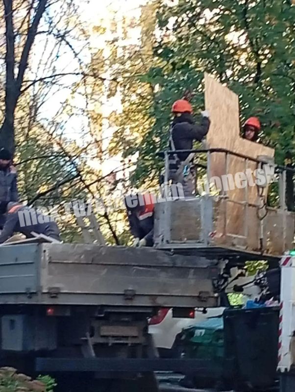 Алексей Кулемзин: Специалисты шеф-региона г. Москва приступили к работам по закрытию теплового контура в многоквартирных домах Куйбышевского района, поврежденных в результате обстрела украфашистов Алексей Кулемзин: Специалисты шеф-региона г. Москва приступили к работам по закрытию теплового контура в многоквартирных домах Куйбышевского района, поврежденных в результате обстрела украфашистов