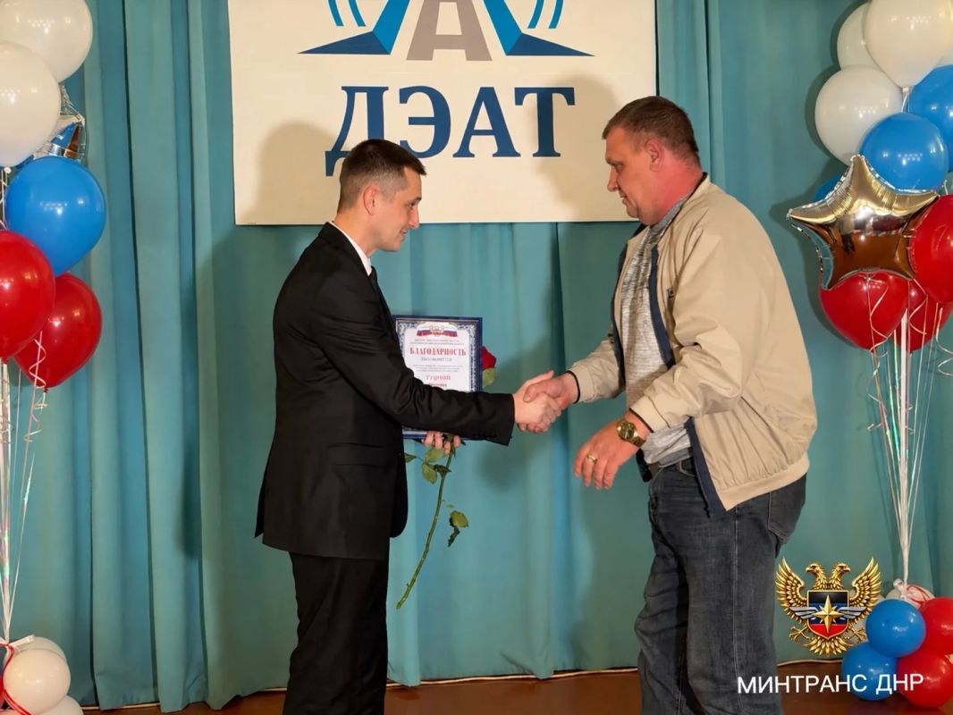 Александр Бондаренко: От первого трамвая до современных маршрутов: в ДЭАТ поздравили и наградили тех, кто обеспечивает движение Донецка Александр Бондаренко: От первого трамвая до современных маршрутов: в ДЭАТ поздравили и наградили тех, кто обеспечивает движение Донецка