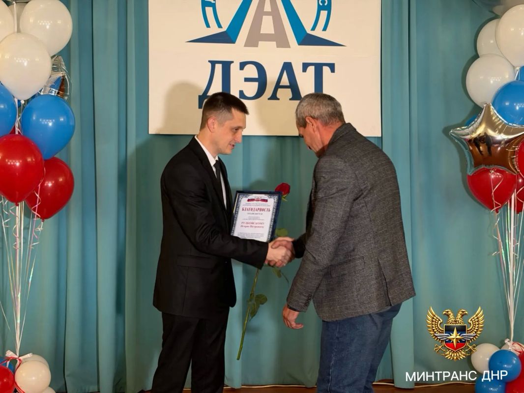 Александр Бондаренко: От первого трамвая до современных маршрутов: в ДЭАТ поздравили и наградили тех, кто обеспечивает движение Донецка Александр Бондаренко: От первого трамвая до современных маршрутов: в ДЭАТ поздравили и наградили тех, кто обеспечивает движение Донецка