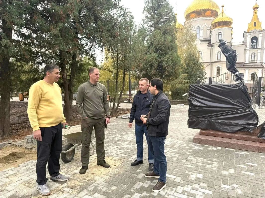 Аллея памяти героев в Ждановке: работы на финишной прямой Аллея памяти героев в Ждановке: работы на финишной прямой