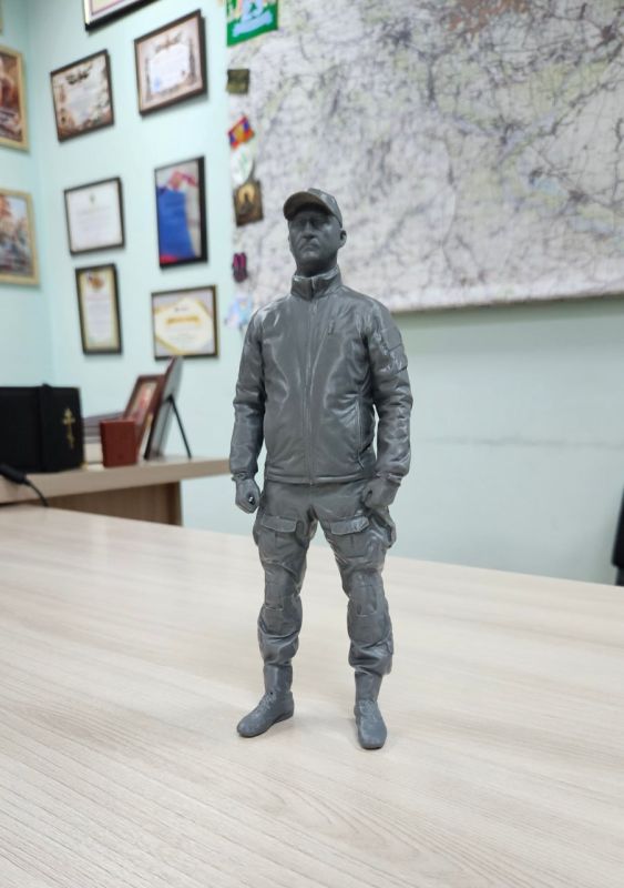 Александр Малькевич: Человек, который мог уехать, но каждый раз возвращался Александр Орловский: «Из подполья — в штурмовое подразделение. Оттуда — в администрацию» Александр Малькевич: Человек, который мог уехать, но каждый раз возвращался Александр Орловский: «Из подполья — в штурмовое подразделение. Оттуда — в администрацию»