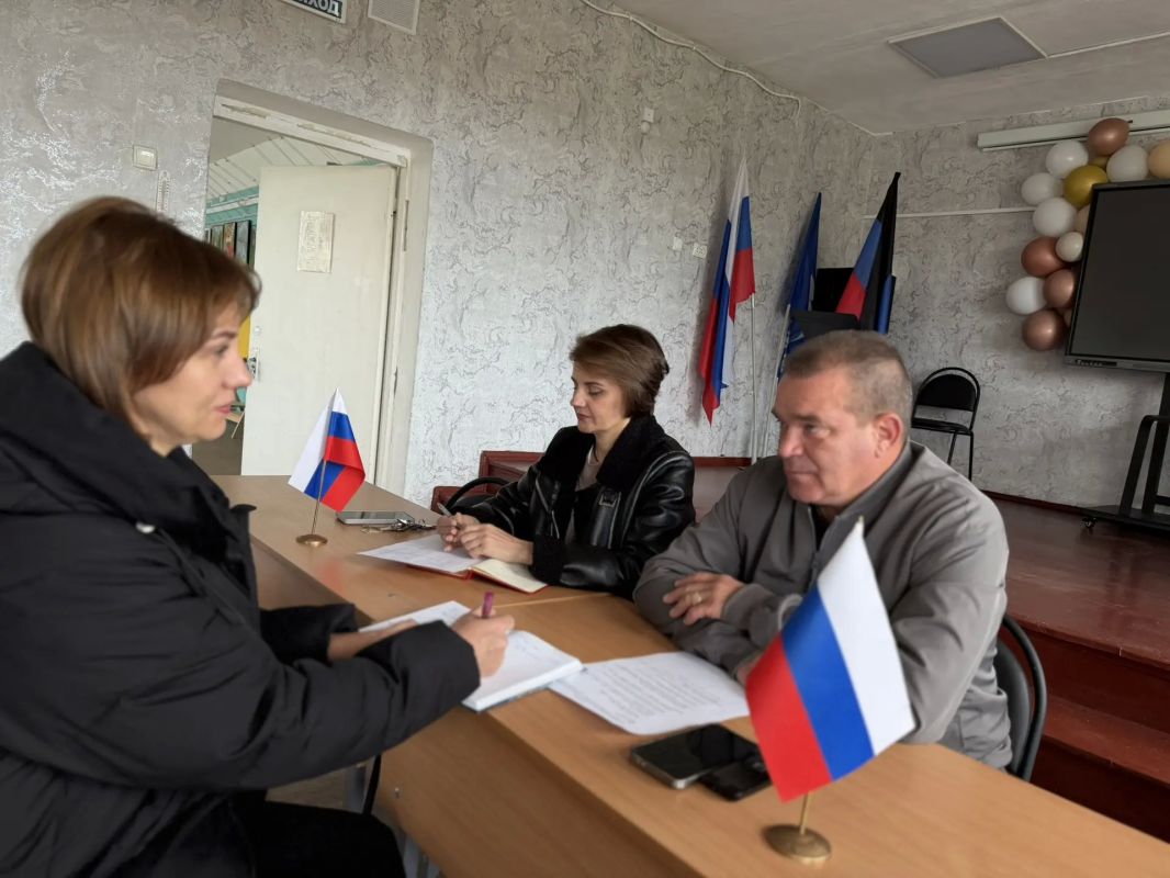 Денис Зубов: Плановая встреча. Сегодня, 26 октября, глава муниципального образования городской округ Иловайск Александр Кузнецов совместно с управляющей делами администрации Светланой Пушкиной провели плановую встречу с... Денис Зубов: Плановая встреча. Сегодня, 26 октября, глава муниципального образования городской округ Иловайск Александр Кузнецов совместно с управляющей делами администрации Светланой Пушкиной провели плановую встречу с...