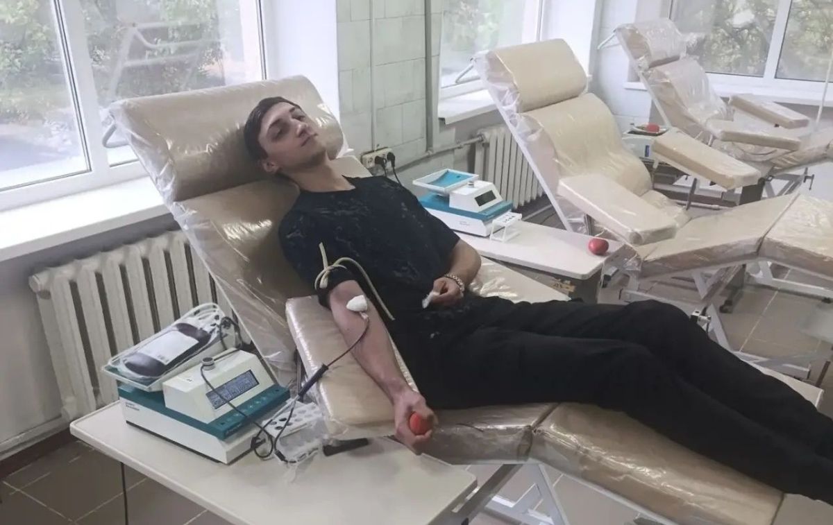 В Горловке полицейские стали донорами крови В Горловке полицейские стали донорами крови