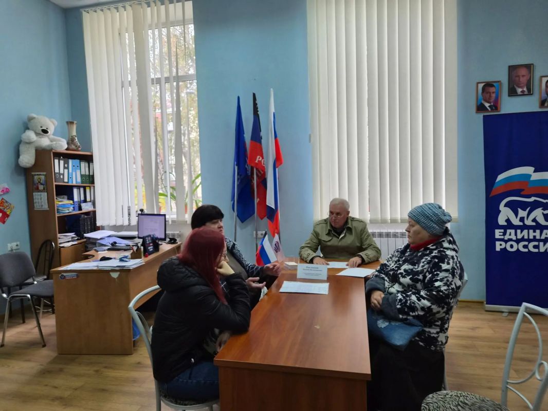 Евгений Поплавский: Прием граждан в общественной приемной «Единой России» Евгений Поплавский: Прием граждан в общественной приемной «Единой России»