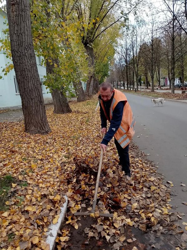 Прошлая неделя у коллектива «Комфортного города» прошла в привычном ритме за решением привычных задач: коммунальщики последовательно наводили порядок в населенных пунктах округа Прошлая неделя у коллектива «Комфортного города» прошла в привычном ритме за решением привычных задач: коммунальщики последовательно наводили порядок в населенных пунктах округа