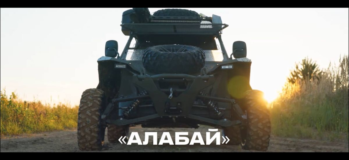 Лиса зарулила в гости к ФСБ, где познакомилась с различной техникой, включая багги «Алабай» и электроэндурик «Койот» Лиса зарулила в гости к ФСБ, где познакомилась с различной техникой, включая багги «Алабай» и электроэндурик «Койот»