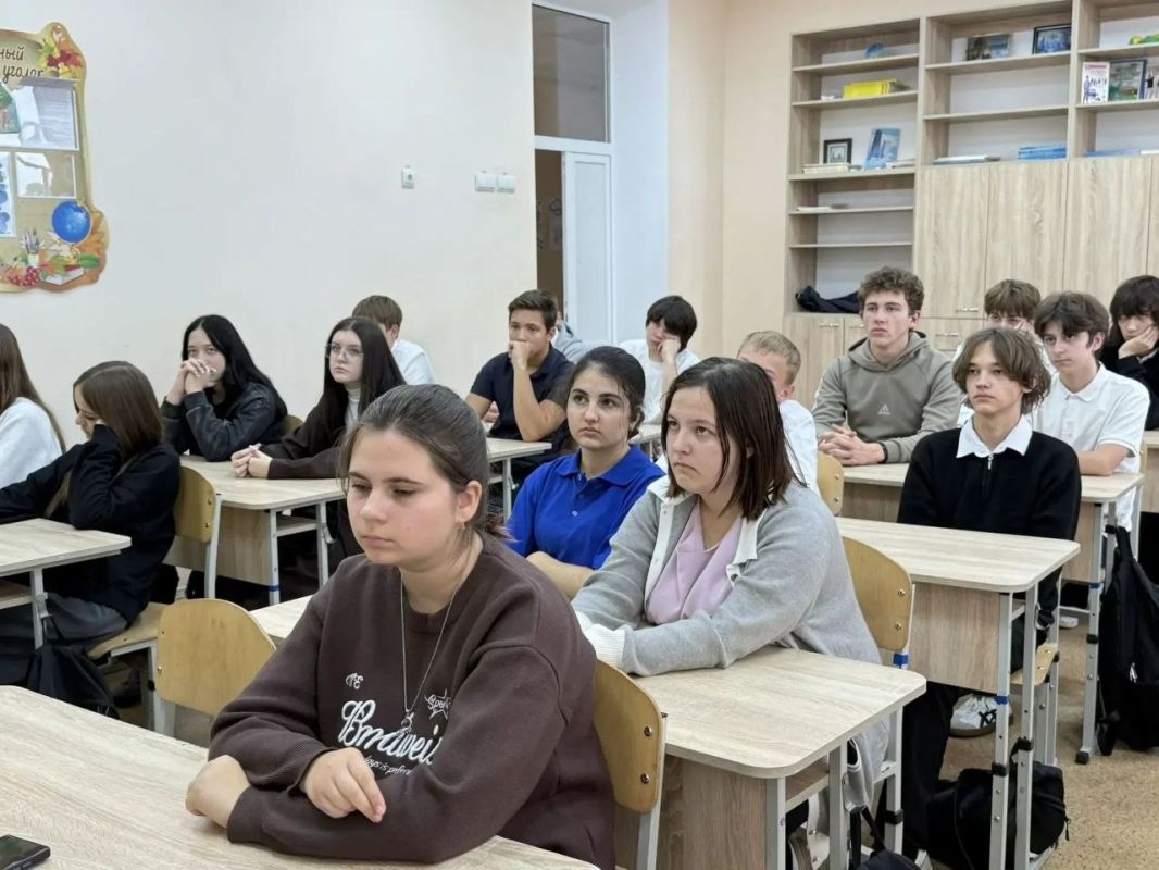 «ГосСтарт.Диалог»: в Мангушской школе №1 состоялась встреча с представителем власти «ГосСтарт.Диалог»: в Мангушской школе №1 состоялась встреча с представителем власти
