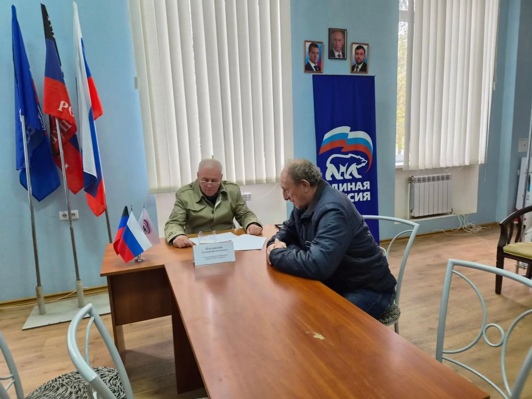 Евгений Поплавский: Прием граждан в общественной приемной «Единой России» Евгений Поплавский: Прием граждан в общественной приемной «Единой России»