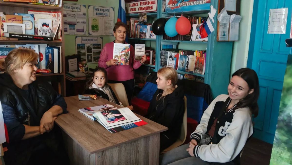 В сельских домах культуры и библиотеках Тельмановского округа прошел ряд мероприятий посвящённых Дню Государственного флага Донецкой Народной Республики В сельских домах культуры и библиотеках Тельмановского округа прошел ряд мероприятий посвящённых Дню Государственного флага Донецкой Народной Республики