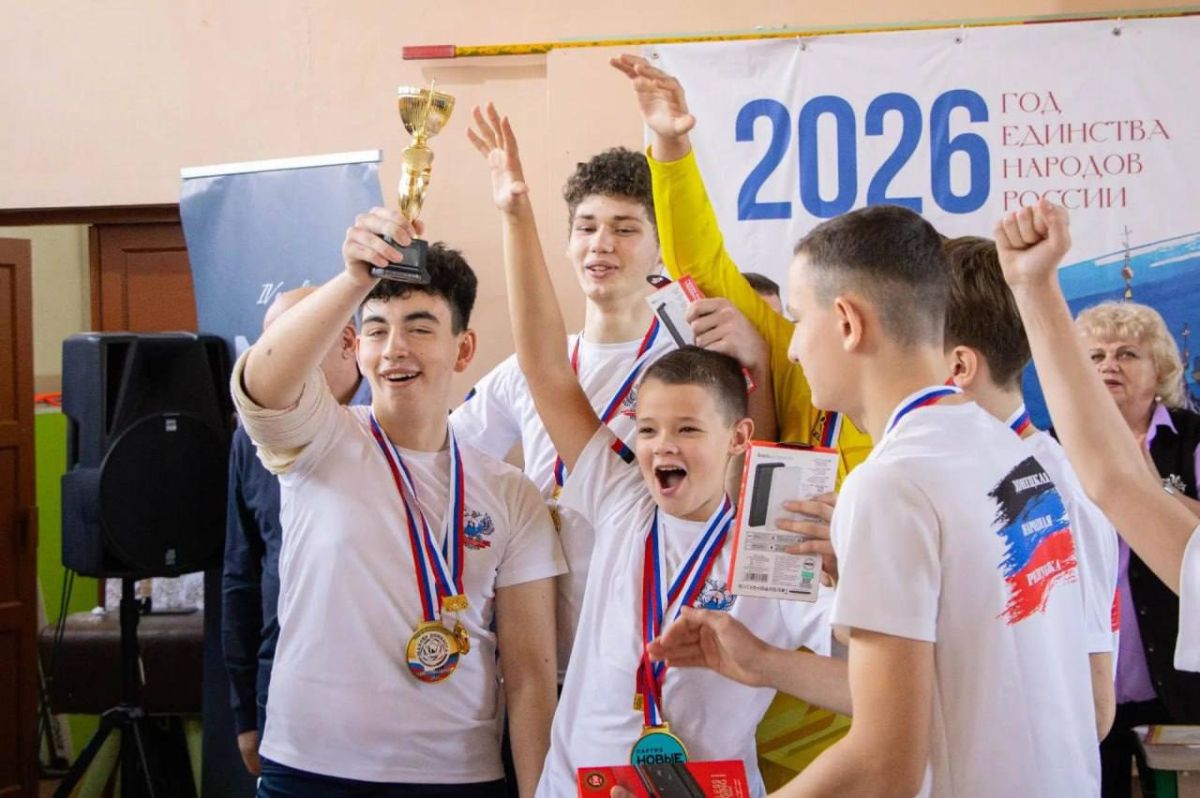 Кадеты в футболе. Ко Дню флага ДНР при поддержке заместителя Председателя Народного Совета ДНР Алексея Дорофеева организовали турнир по фиджитал-футболу Кадеты в футболе. Ко Дню флага ДНР при поддержке заместителя Председателя Народного Совета ДНР Алексея Дорофеева организовали турнир по фиджитал-футболу