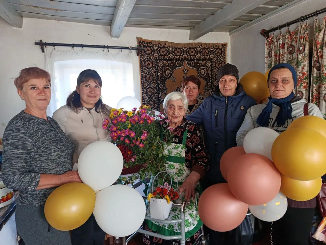 90 лет — знаменательная дата и возраст великой мудрости.Я бы сказала так: это возраст, когда за плечами огромный жизненный опыт и целая вселенная воспоминаний 90 лет — знаменательная дата и возраст великой мудрости.Я бы сказала так: это возраст, когда за плечами огромный жизненный опыт и целая вселенная воспоминаний