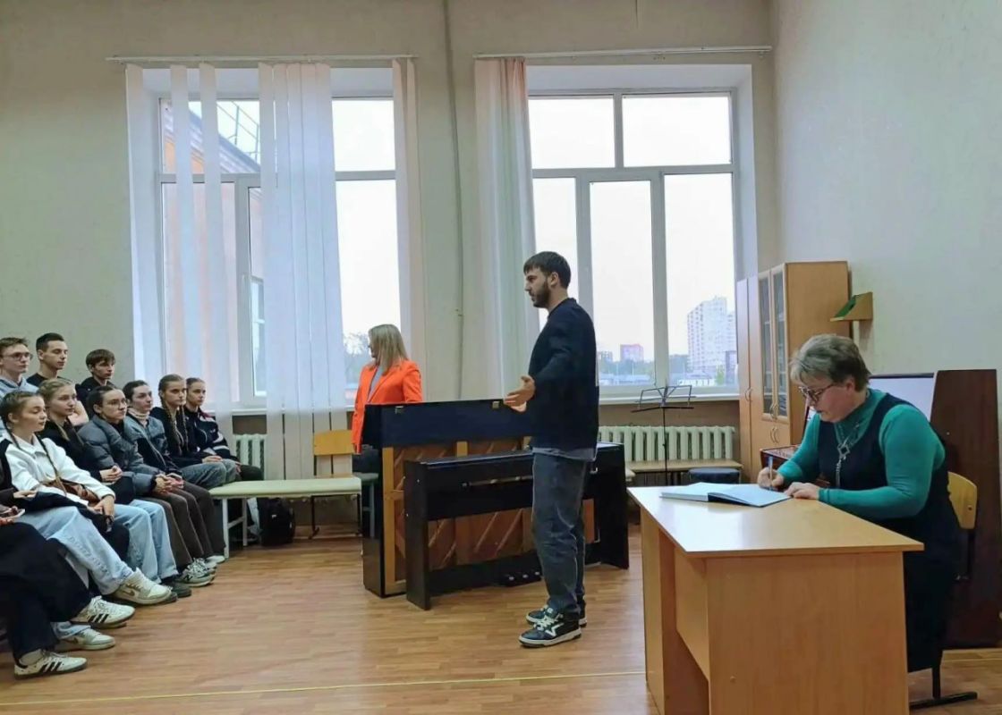 Иван Адамец: Студенты Донецкого колледжа культуры и искусств при содействии Управы Куйбышевского района встретились с Владиславом Михеевым — председателем АНО «Центр развития молодежных творческих инициатив "Кряж"» Иван Адамец: Студенты Донецкого колледжа культуры и искусств при содействии Управы Куйбышевского района встретились с Владиславом Михеевым — председателем АНО «Центр развития молодежных творческих инициатив "Кряж"»
