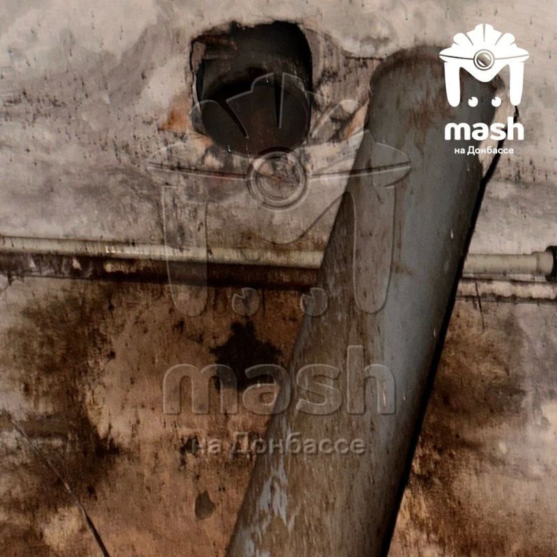 Коммунальщики на бумаге починили вонючий прорыв в подвале на Лавренёва, 21 в Донецке Коммунальщики на бумаге починили вонючий прорыв в подвале на Лавренёва, 21 в Донецке