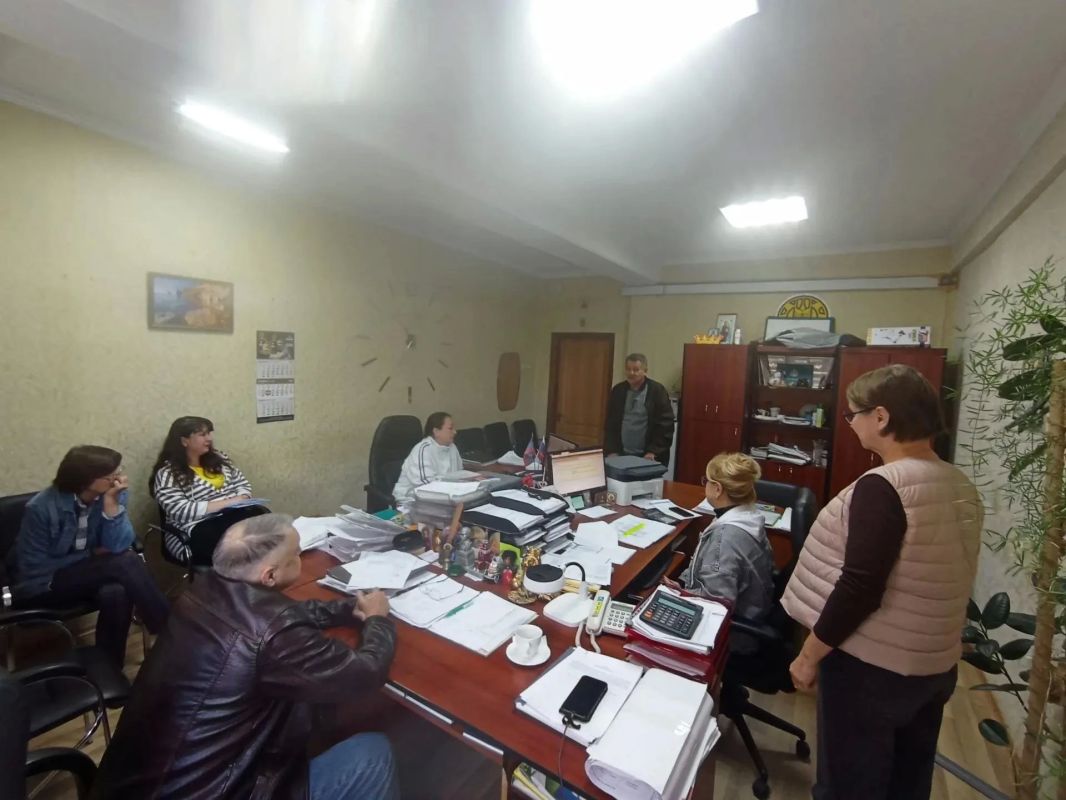 Заместитель председателя Амвросиевского муниципального совета Юрий Толок провел встречу с сотрудниками ООО "Фирма "Каскад-Агро"