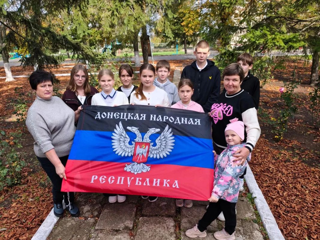 В сельских домах культуры и библиотеках Тельмановского округа прошел ряд мероприятий посвящённых Дню Государственного флага Донецкой Народной Республики В сельских домах культуры и библиотеках Тельмановского округа прошел ряд мероприятий посвящённых Дню Государственного флага Донецкой Народной Республики