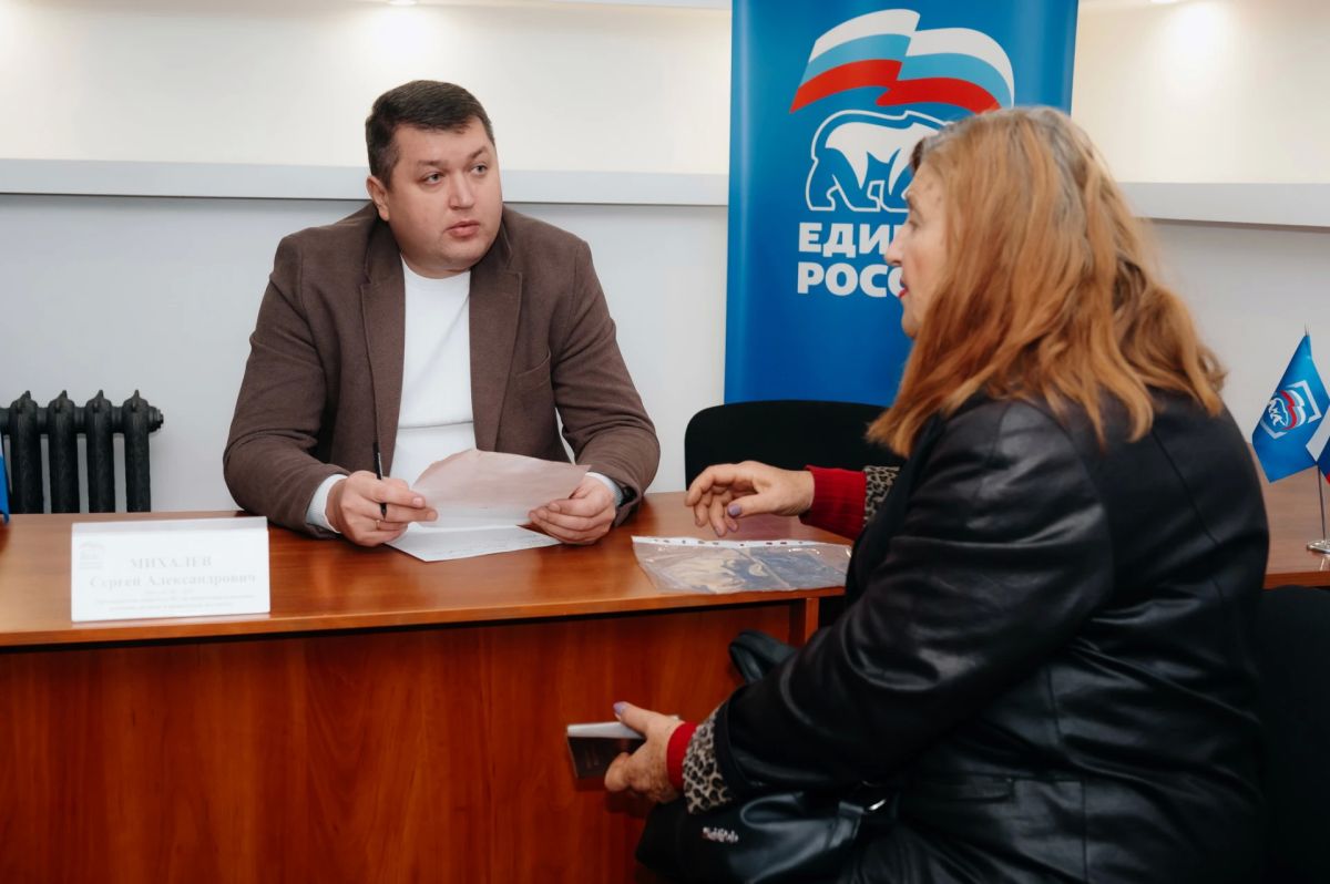 Льготы, жильё, компенсации: жители ДНР получили разъяснения на приёме у депутатов и специалистов Льготы, жильё, компенсации: жители ДНР получили разъяснения на приёме у депутатов и специалистов