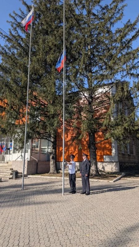 25 октября состоялось торжественное мероприятие, посвящённое Дню флага Донецкой Народной Республики 25 октября состоялось торжественное мероприятие, посвящённое Дню флага Донецкой Народной Республики