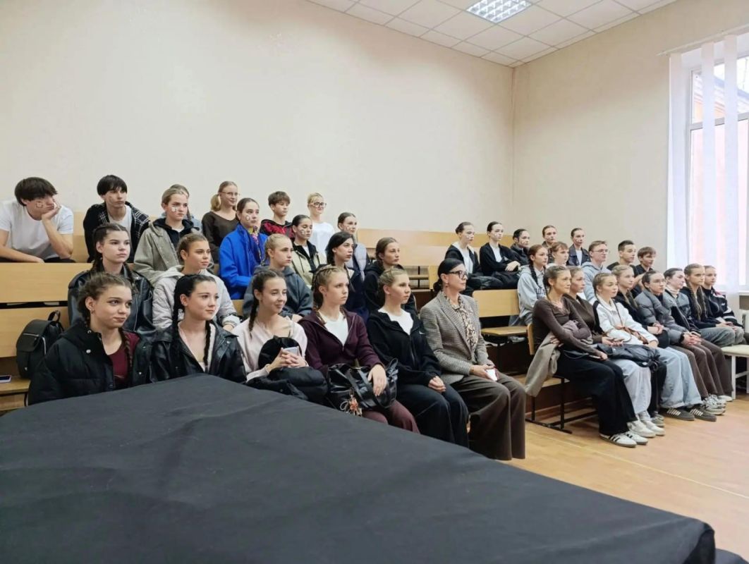 Иван Адамец: Студенты Донецкого колледжа культуры и искусств при содействии Управы Куйбышевского района встретились с Владиславом Михеевым — председателем АНО «Центр развития молодежных творческих инициатив "Кряж"» Иван Адамец: Студенты Донецкого колледжа культуры и искусств при содействии Управы Куйбышевского района встретились с Владиславом Михеевым — председателем АНО «Центр развития молодежных творческих инициатив "Кряж"»