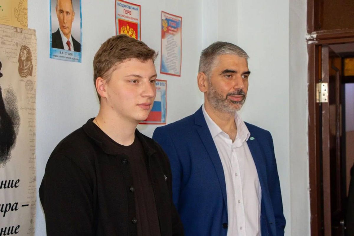 Кадеты в футболе. Ко Дню флага ДНР при поддержке заместителя Председателя Народного Совета ДНР Алексея Дорофеева организовали турнир по фиджитал-футболу Кадеты в футболе. Ко Дню флага ДНР при поддержке заместителя Председателя Народного Совета ДНР Алексея Дорофеева организовали турнир по фиджитал-футболу