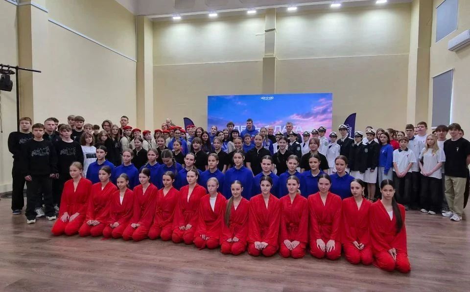 Евгений Поплавский: В День флага Донецкой Народной Республики в ЦРМИР города Харцызска прошло праздничное мероприятие