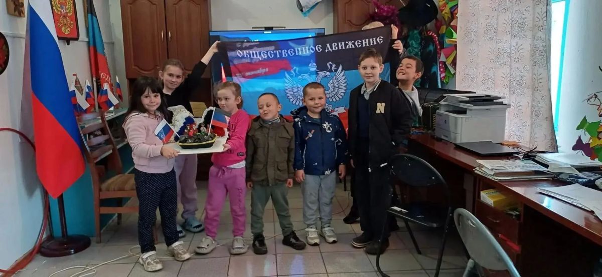 В сельских домах культуры и библиотеках Тельмановского округа прошел ряд мероприятий посвящённых Дню Государственного флага Донецкой Народной Республики В сельских домах культуры и библиотеках Тельмановского округа прошел ряд мероприятий посвящённых Дню Государственного флага Донецкой Народной Республики
