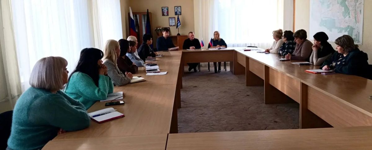 Наталья Бегуненко: Руководитель Управы Петровского внутригородского района Администрации городского округа Донецк Наталья Ивановна Бегуненко провела рабочее совещание по вопросам подготовки социальных объектов и... Наталья Бегуненко: Руководитель Управы Петровского внутригородского района Администрации городского округа Донецк Наталья Ивановна Бегуненко провела рабочее совещание по вопросам подготовки социальных объектов и...