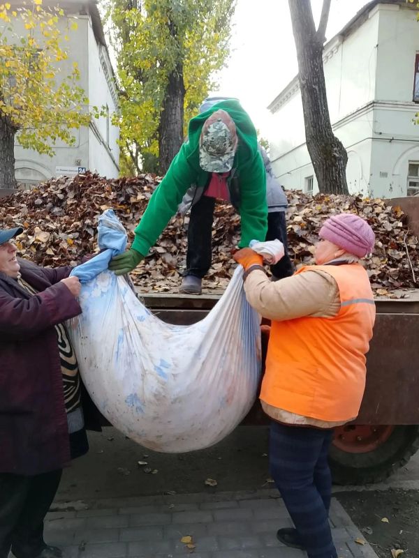 Прошлая неделя у коллектива «Комфортного города» прошла в привычном ритме за решением привычных задач: коммунальщики последовательно наводили порядок в населенных пунктах округа Прошлая неделя у коллектива «Комфортного города» прошла в привычном ритме за решением привычных задач: коммунальщики последовательно наводили порядок в населенных пунктах округа