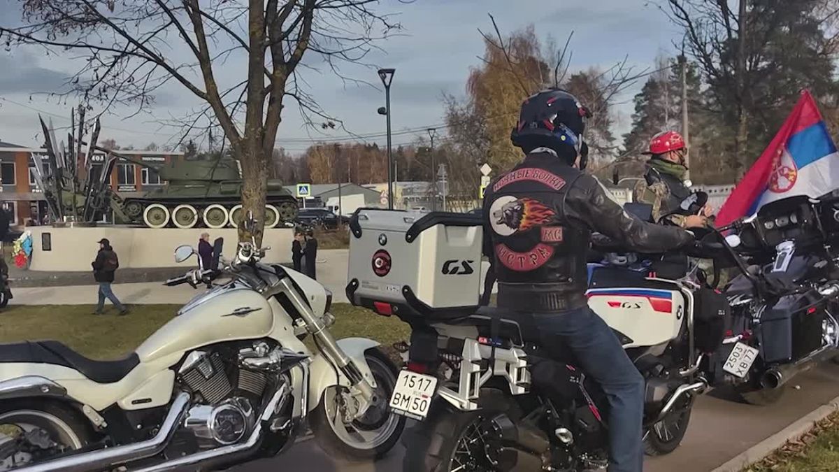 24 октября для нас это не только праздник, но и дата, в которой хранится память о погибших наших братьях, вписавших в историю России своё имя мотоциклами и отдавших Родине самое дорогое, что у них есть - свои жизни