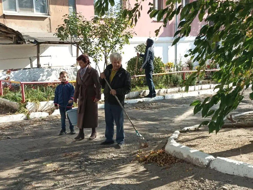 Участники ТОС «Комсомолец» Кировского вышли на субботник Участники ТОС «Комсомолец» Кировского вышли на субботник