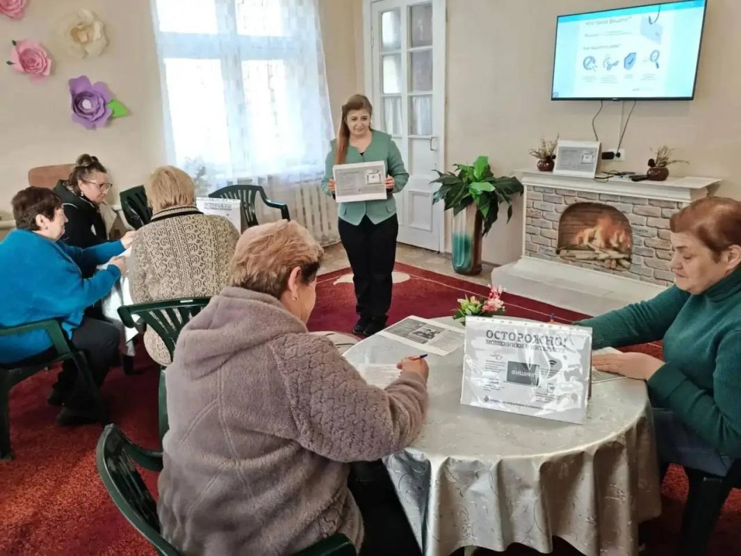 Знания против обмана: участники занятия в Макеевке освоили правила защиты персональных данных Знания против обмана: участники занятия в Макеевке освоили правила защиты персональных данных