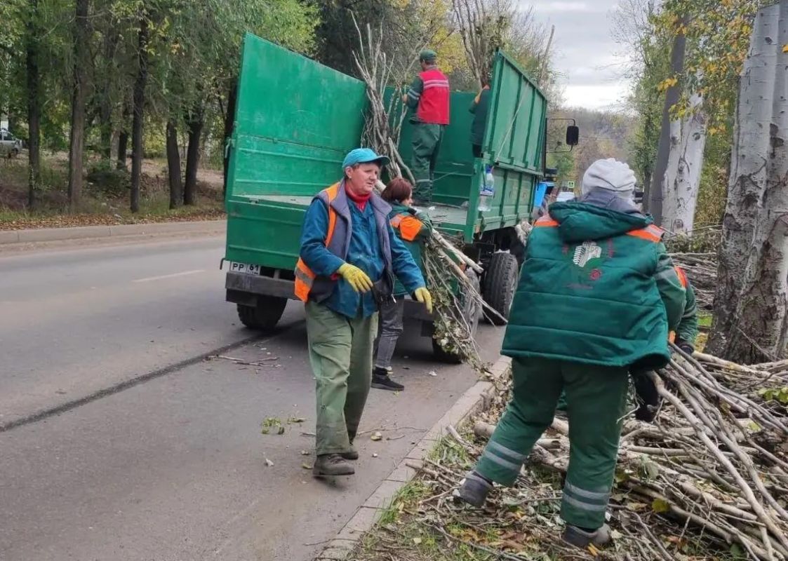 Иван Адамец: В Куйбышевском районе «Зеленстрой» продолжает плановые осенние работы Иван Адамец: В Куйбышевском районе «Зеленстрой» продолжает плановые осенние работы