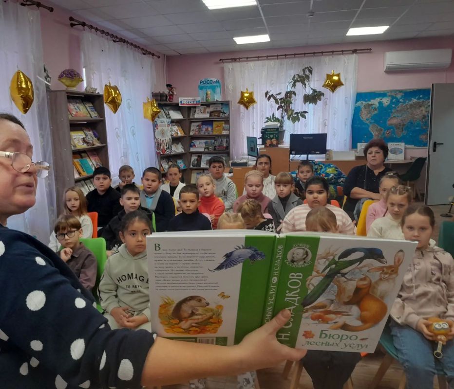 Осенняя книжная пора. В дни осенних каникул для обучающихся начальных классов ГБОУ «Школа № 3 г.о. Дебальцево» библиотекари детской библиотеки-филиала провели занимательный час «Осенняя книжная пора» Осенняя книжная пора. В дни осенних каникул для обучающихся начальных классов ГБОУ «Школа № 3 г.о. Дебальцево» библиотекари детской библиотеки-филиала провели занимательный час «Осенняя книжная пора»