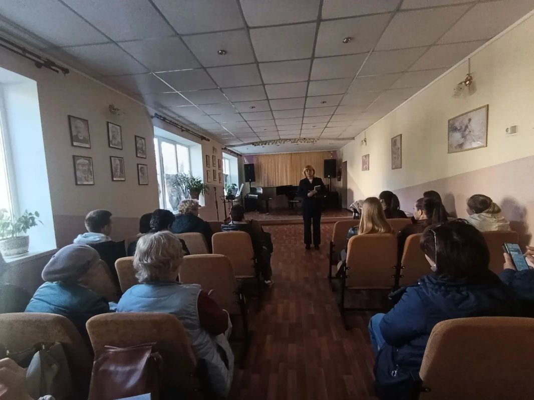 В Червоногвардейском районе Макеевки прошла встреча с трудовым коллективом Детской школы искусств № 3