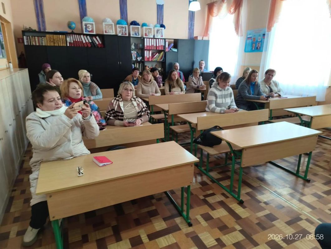 Иван Адамец: Первый заместитель руководителя Управы Куйбышевского района Алина Волкова вместе с депутатом городского совета Валерием Солодовниковым встретилась с трудовым коллективом школы №72 Иван Адамец: Первый заместитель руководителя Управы Куйбышевского района Алина Волкова вместе с депутатом городского совета Валерием Солодовниковым встретилась с трудовым коллективом школы №72