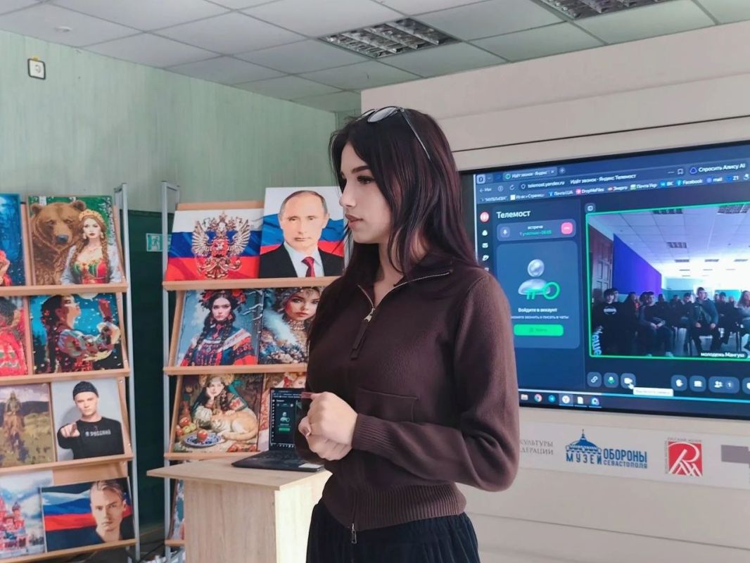 В Мангушском Доме культуры прошла агитационная лекция для молодежи В Мангушском Доме культуры прошла агитационная лекция для молодежи