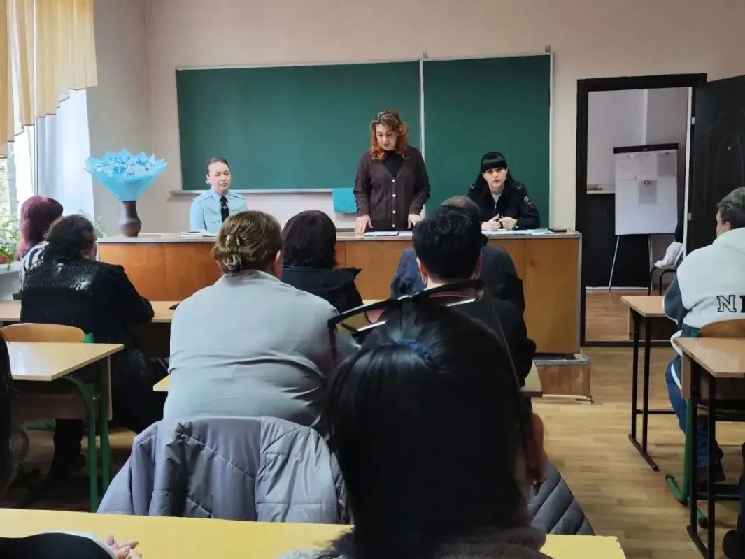 «Профилактика — вместе: в Дебальцевском колледже транспортной инфраструктуры прошла родительская конференция» «Профилактика — вместе: в Дебальцевском колледже транспортной инфраструктуры прошла родительская конференция»