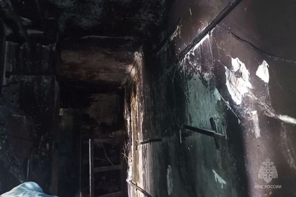 Ночь, свеча, пожар: в Мариуполе неосторожность с огнём едва не обернулась трагедией