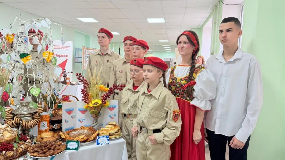 Кировчане присоединились к акции «Пирог на четвертое» Кировчане присоединились к акции «Пирог на четвертое»