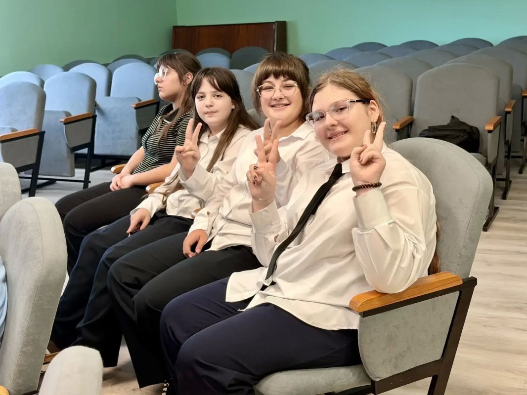 От идеи к реальным деньгам: в Ялтинской школе №1 прошел урок грантовой грамотности От идеи к реальным деньгам: в Ялтинской школе №1 прошел урок грантовой грамотности