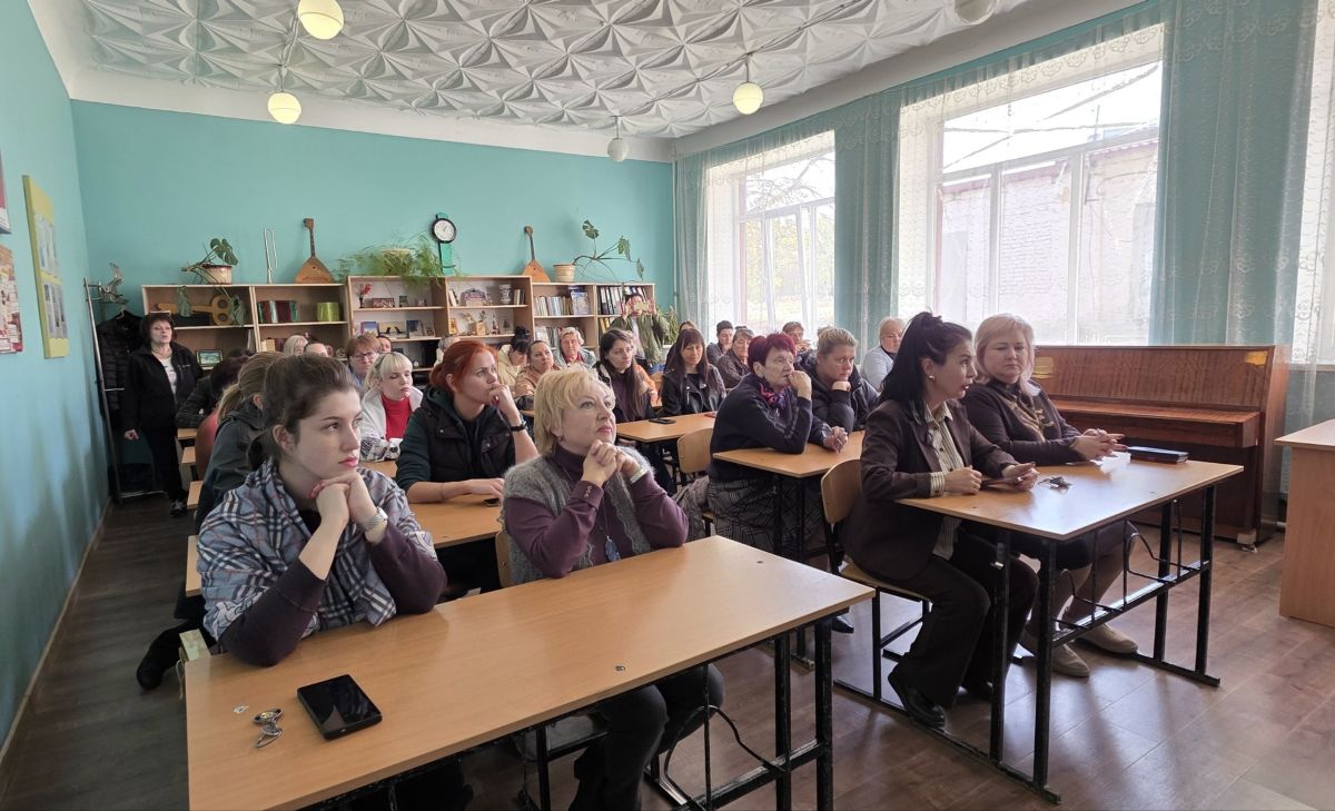 Юрий Атаманов: С руководителем Управы Ленинского внутригородского района администрации г.о. Донецк Татьяной Темниковой встретились с трудовым коллективом ГБОУ «Школа № 26 г.о.Донецк» Юрий Атаманов: С руководителем Управы Ленинского внутригородского района администрации г.о. Донецк Татьяной Темниковой встретились с трудовым коллективом ГБОУ «Школа № 26 г.о.Донецк»
