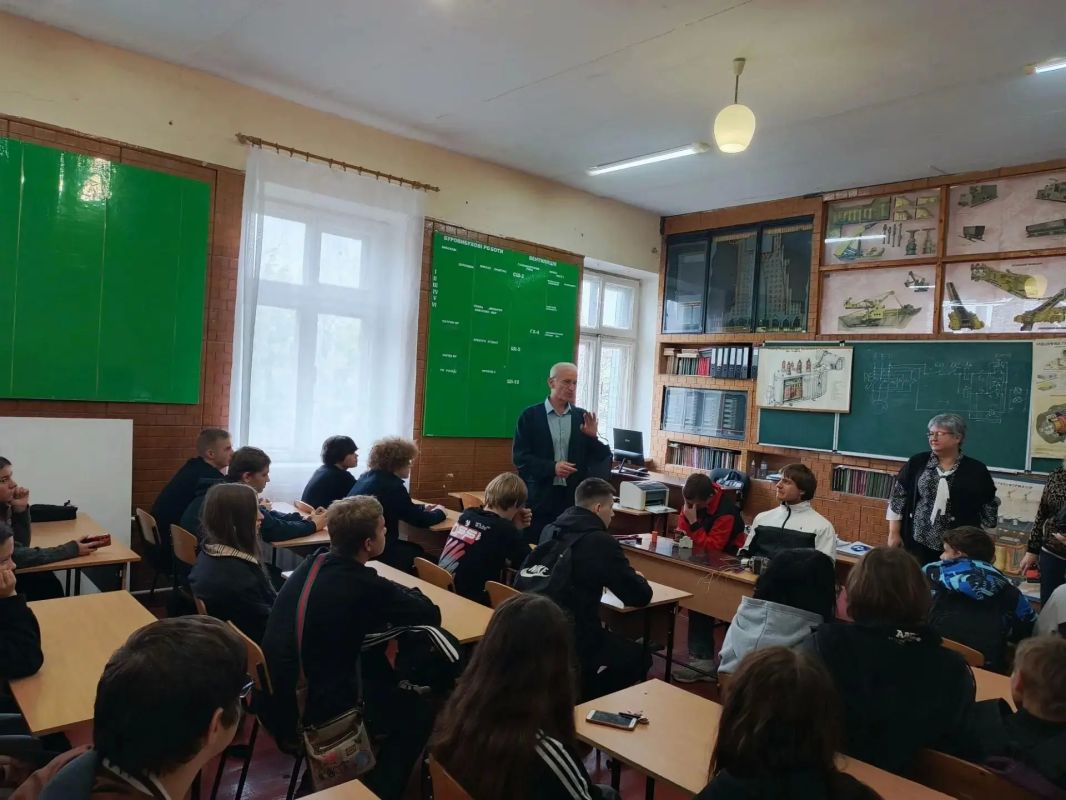 Сергей Ермаков: В городском округе Снежное проходят профориентационные мероприятия, помогающие школьникам сделать осознанный выбор профессии Сергей Ермаков: В городском округе Снежное проходят профориентационные мероприятия, помогающие школьникам сделать осознанный выбор профессии